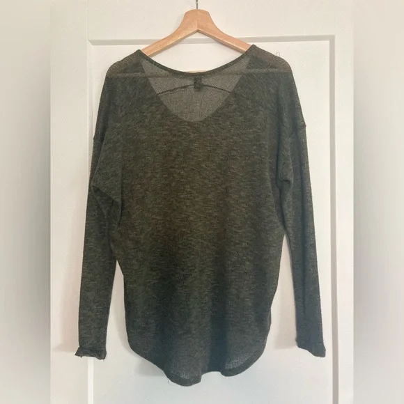 Green sweater - Picture 2 of 3